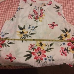 Old navy sleeveless floral blouse size 2x